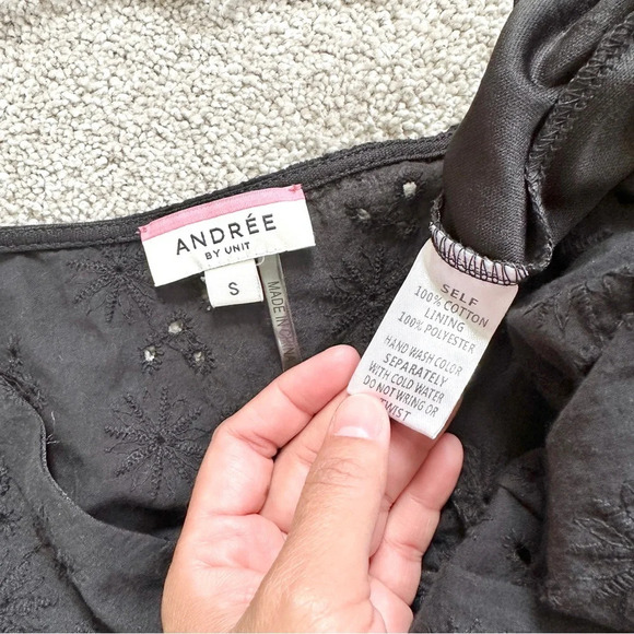 Andree By Unit Eyelet Flutter Sleeveless Floral Blouse Top Black Size S - Picture 8 of 10